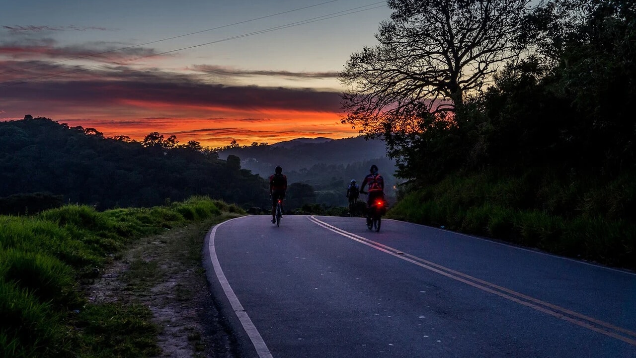 Sharing the Road with Bicyclists – The Dos and Don’ts